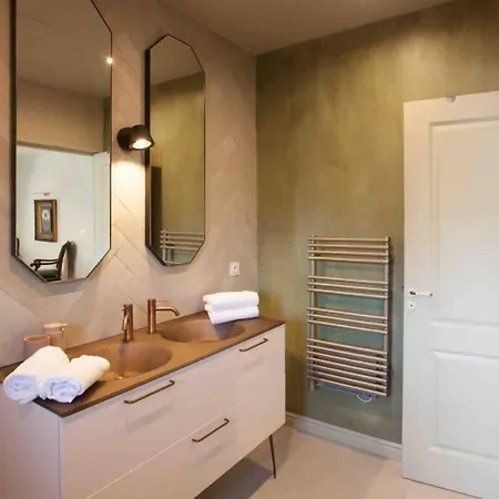 Magnifique Maison Entièrement Rénovée Avec Piscine Villa *